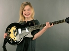 Elle Fanning, Aktorka, Gitara