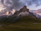 Dolomity, Przełęcz, Passo di Giau, Góry, Wzgórza, Kręta, Droga, Chmury, Prowincja Belluno, Włochy