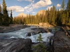 Park Narodowy Yoho, Rzeka, Kicking Horse River, Góry Skaliste, Drzewa, Skały, Chmury, Kolumbia Brytyjska, Kanada