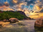 Seszele, Wyspa, La Digue, Morze, Plaża, Anse Source dArgent Beach, Zachód słońca, Palmy, Skały, Góry