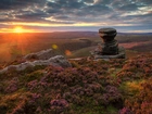 Zachód słońca, Wrzosowisko, Skały, Park Narodowy Peak District, Formacja skalna, Salt Cellar, Hrabstwo Derbyshire, Anglia